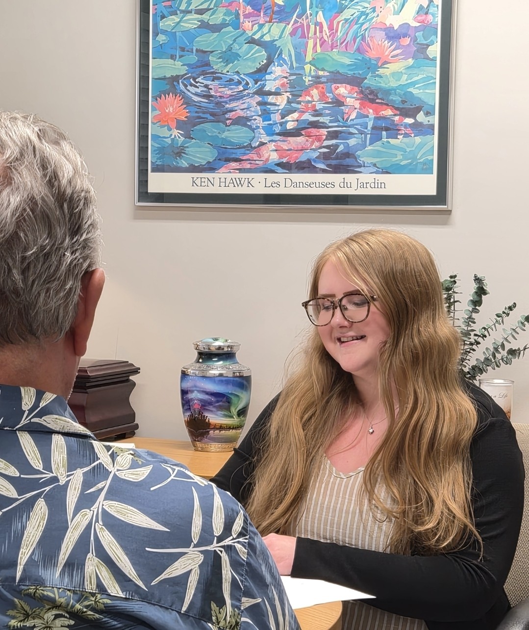 Alternatives funeral director meeting with a family in Regina